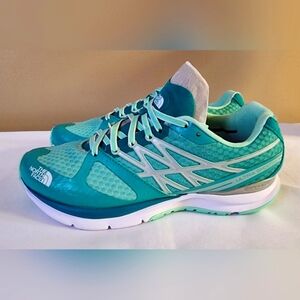 North Face running Womens Shoes Size 8 teal blue silver white Excellent Cond.